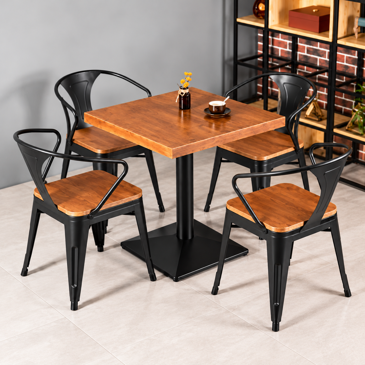 Table et chaises en bois industriel